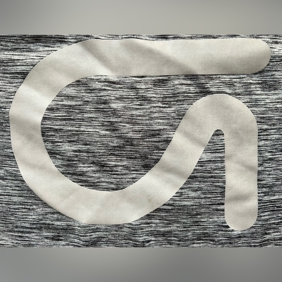 GAP Kid’s Preteen Drifit Short Sleeved Athletic Grey Top, Youth XXL -13/14 Years - Picture 2 of 5